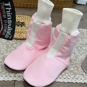Vintage 90s Thinsulate Women’s Bootie Slippers Size Medium Baby Pink & White